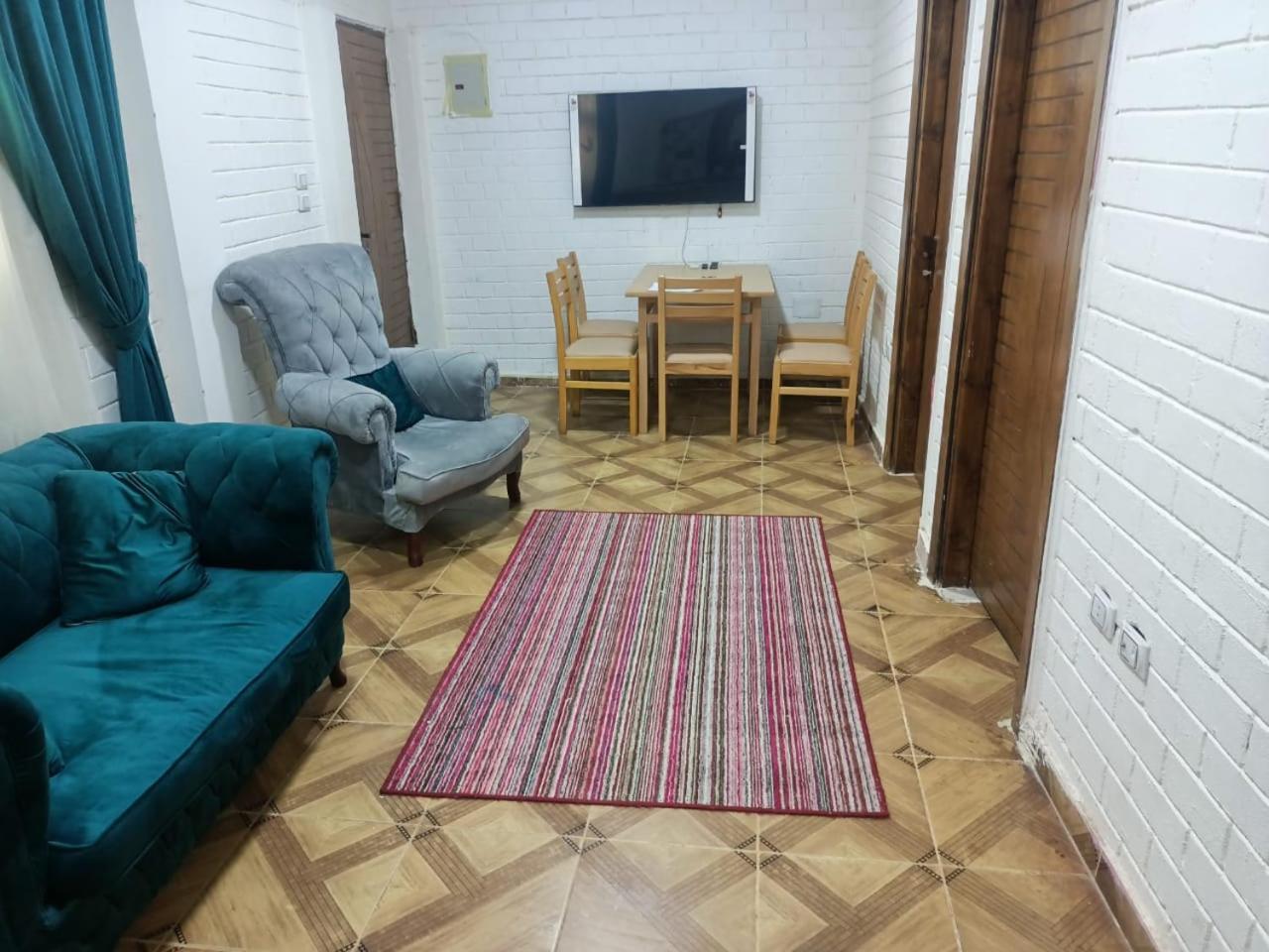 Anubis Kingdom Pyramids Hostel Kafrat al Jabal Bilik gambar